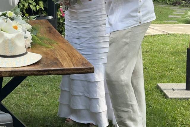 Ceremonia nupcial en el jardín