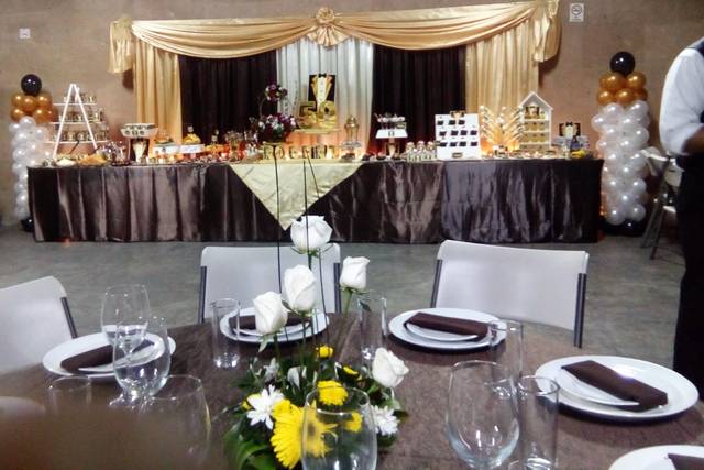 Decoración y mesa de postres