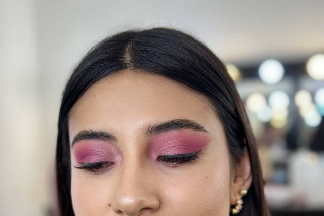 Dama de honor maquillada