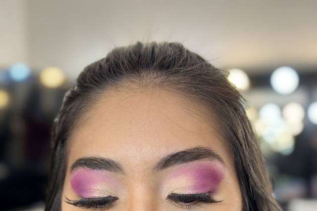 Maquillaje morado
