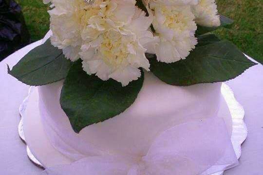 Pastel con flores naturales