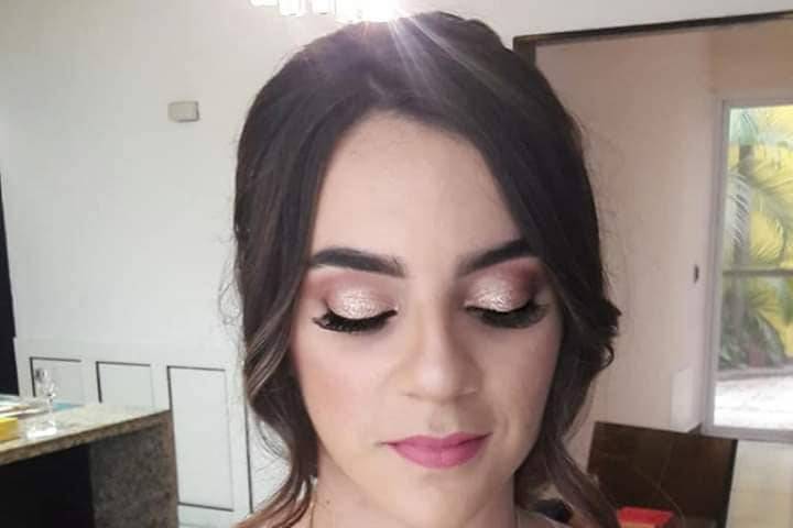 Majo Jones Makeup