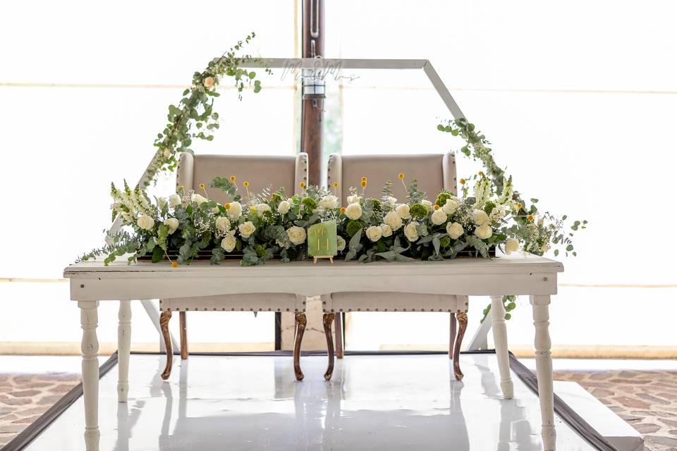 Decoración de mesa de novios