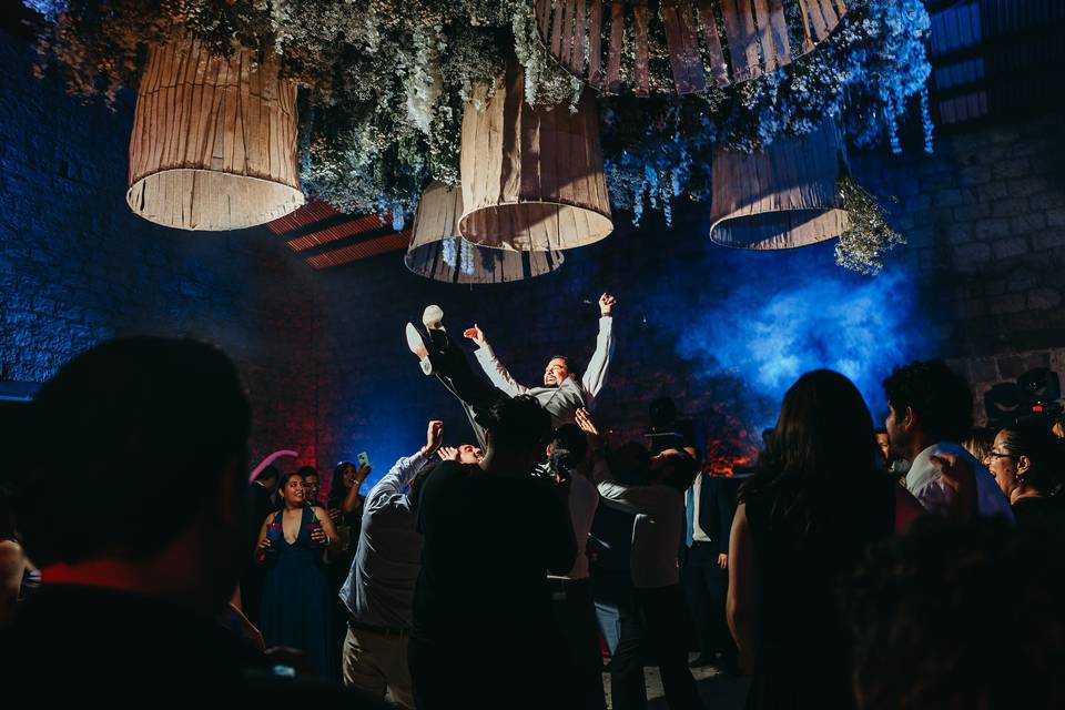 Groom in the air