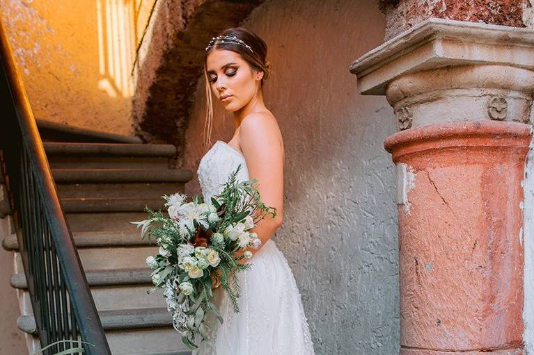 Novia en las escaleras