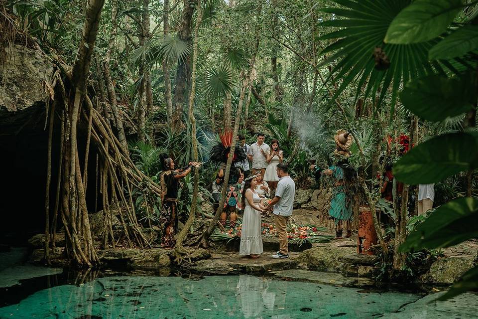 Ceremonia maya en cenote Búho