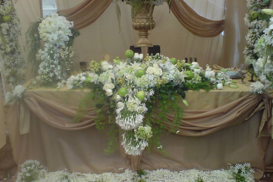 Decoracion mesa de novios