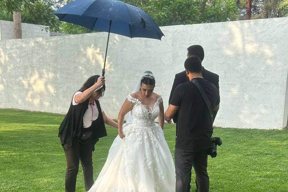 Bridal assistant