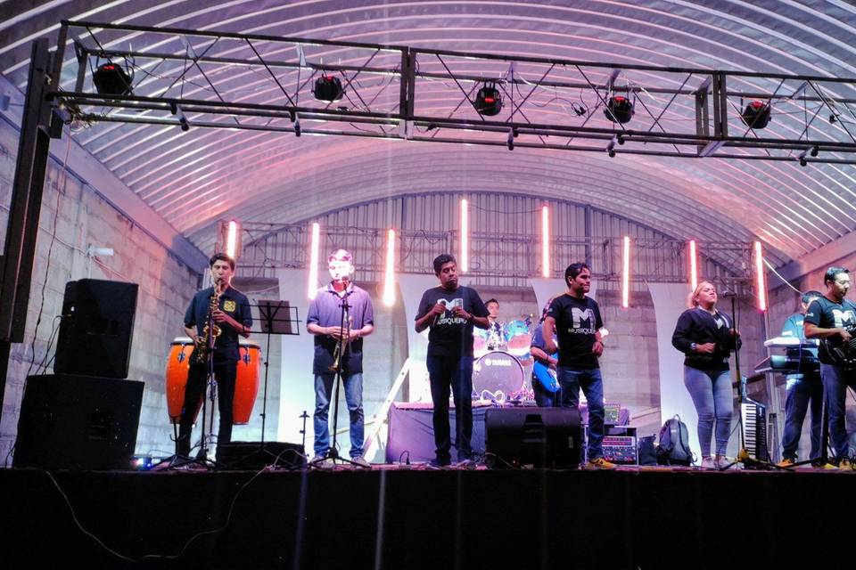 Grupo Musiqueros