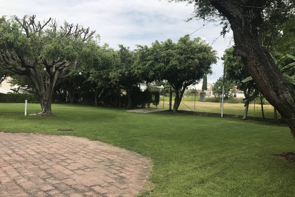 Amplios Estacionamientos