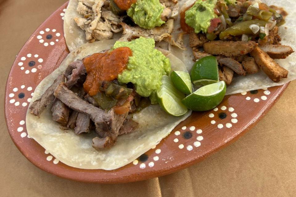 Tacos en losa de barro