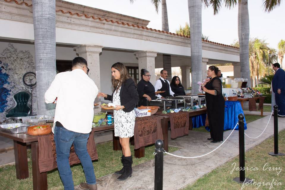 Catering con valla separadora