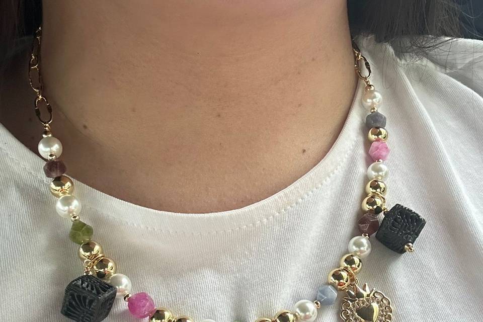 Collar con barro negro y agata