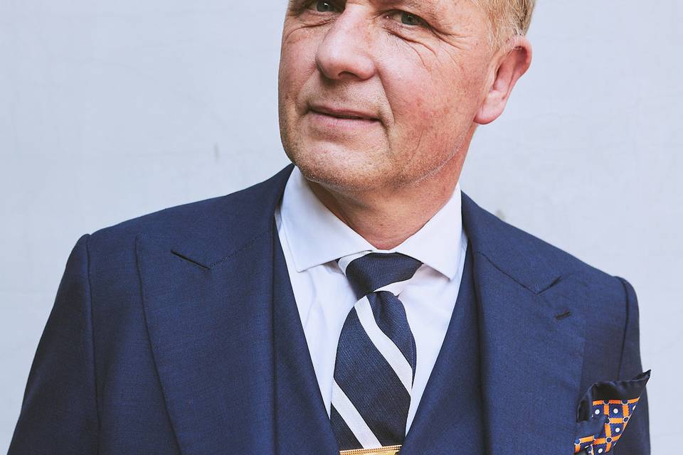 Traje azul de tres piezas