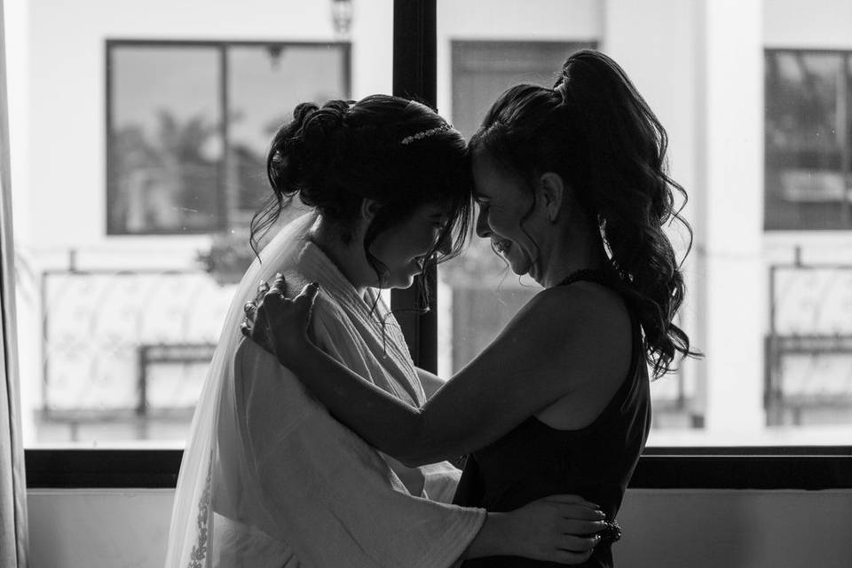 ABRAZO MAMÁ
