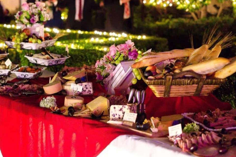 Mesa de quesos y charcutería