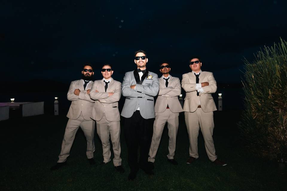 Novio y sus caballeros