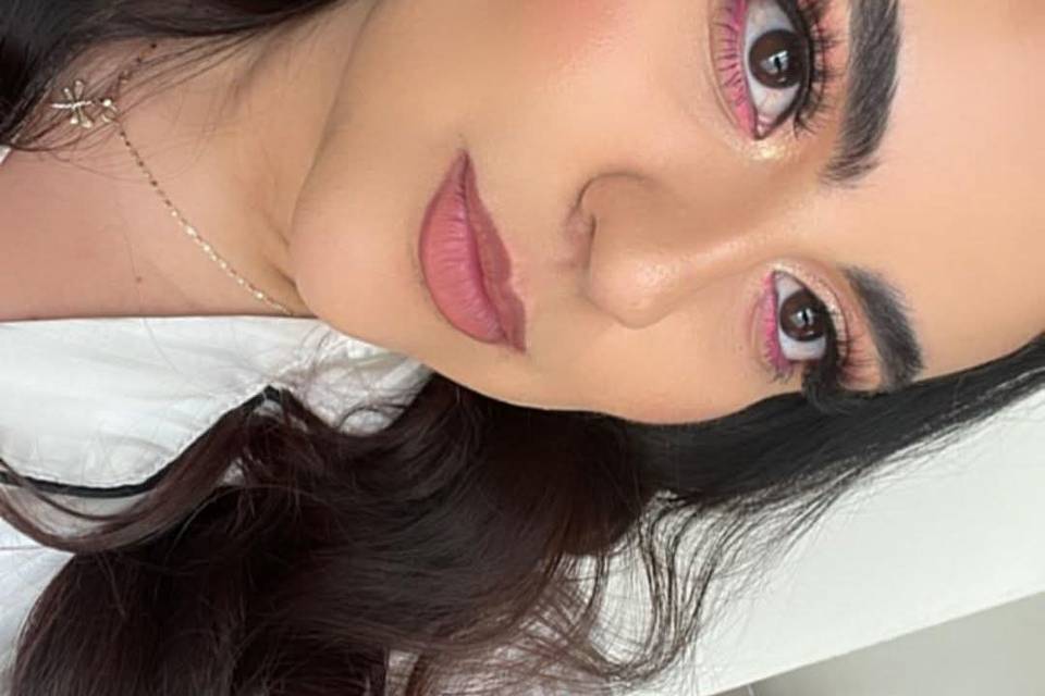 Maquillaje en tono rosado