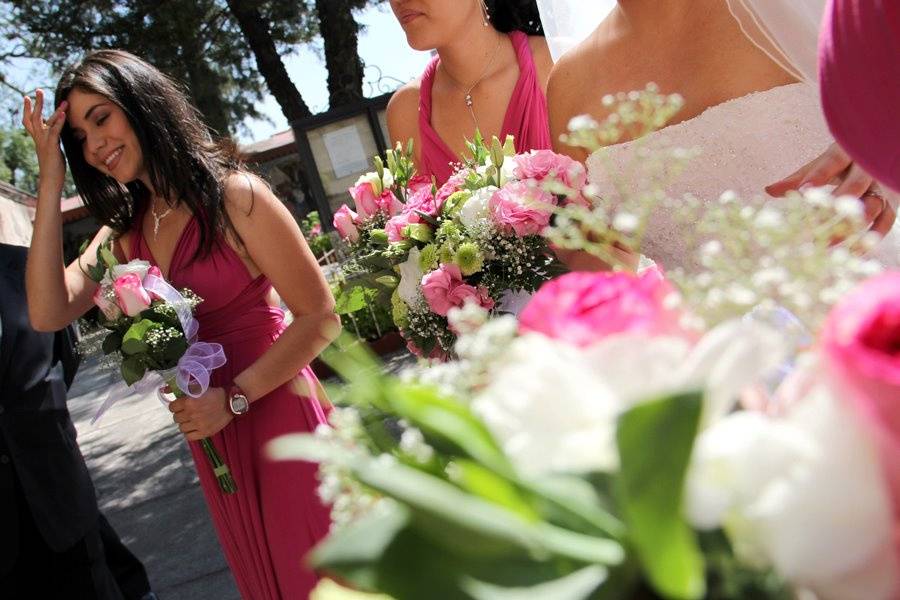 Pétalos de rosas naturales imprescindibles en bodas y eventos