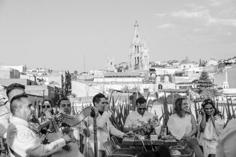 Invitados en la terraza