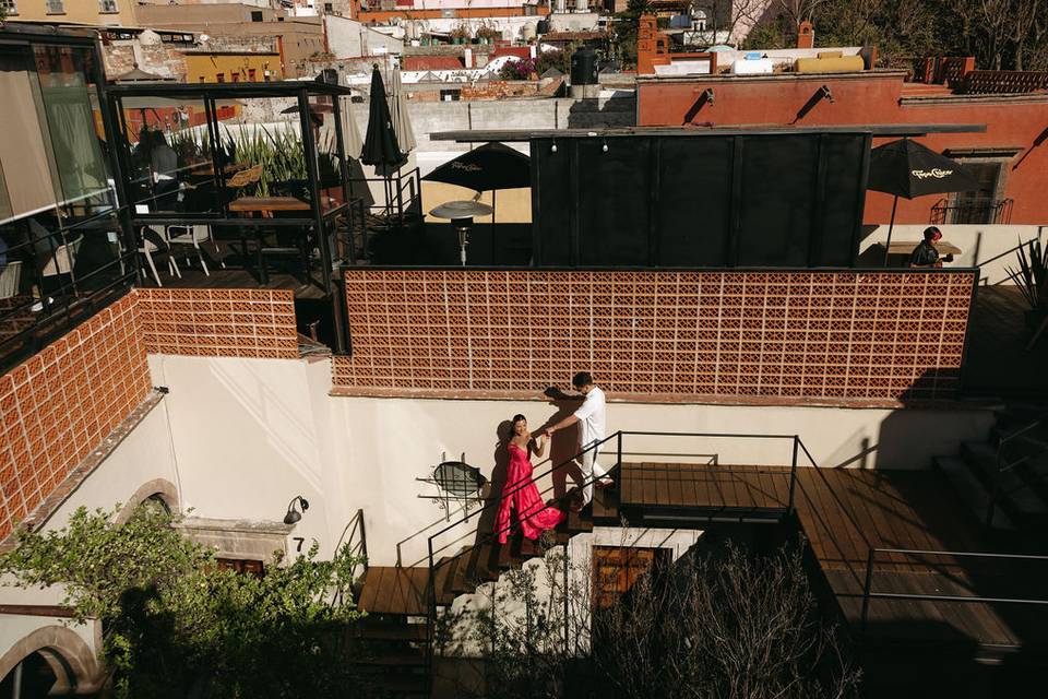 Bajando las escalera de la terraza