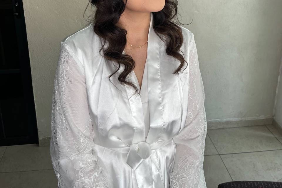 Novia con ondas en el cabello