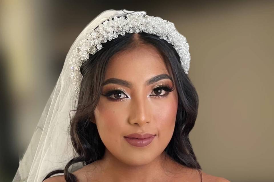 Maquillaje y peinado profesional para el día de la boda
