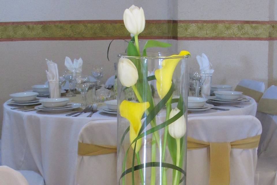 Centro mesa de calas tulipán