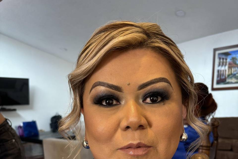 Maquillaje full aumado dams