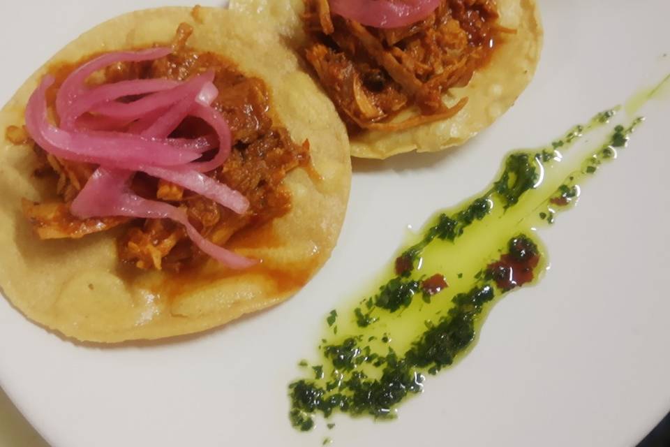 Tostadas de cochinita