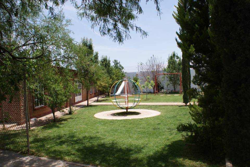 Área de juegos en jardín