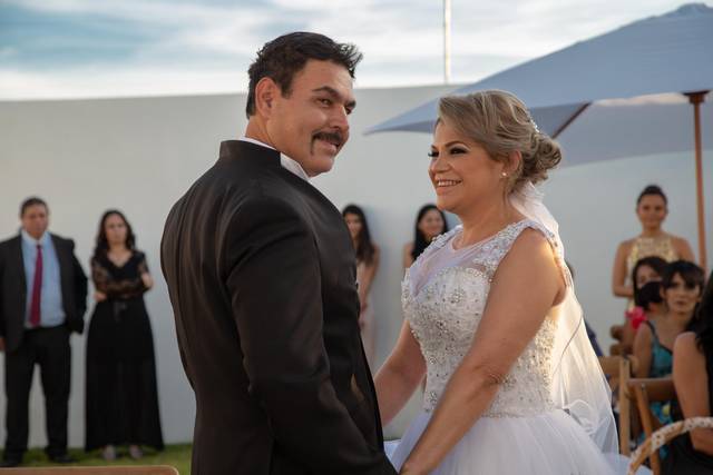 Novios felices