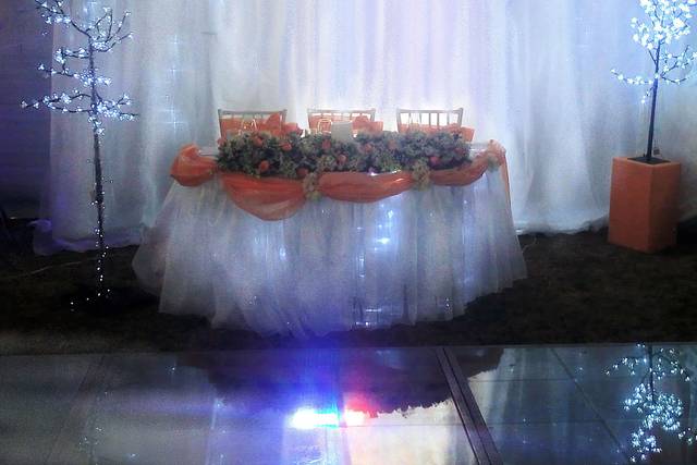 Mesa de honor iluminada