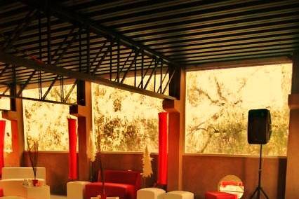 Salón anexo ideal para fiestas lounge