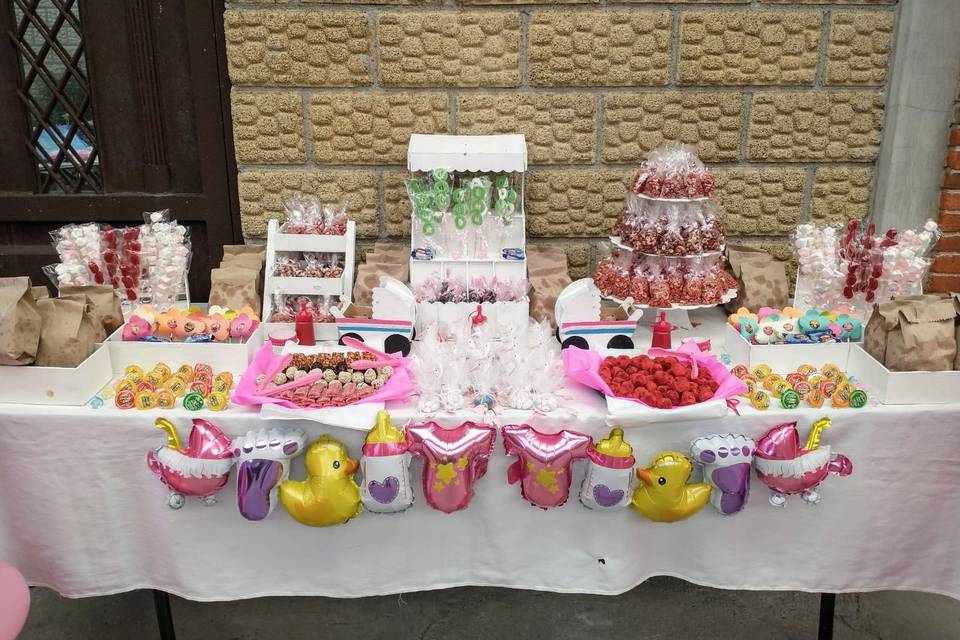 Mesa de dulces en color rosa