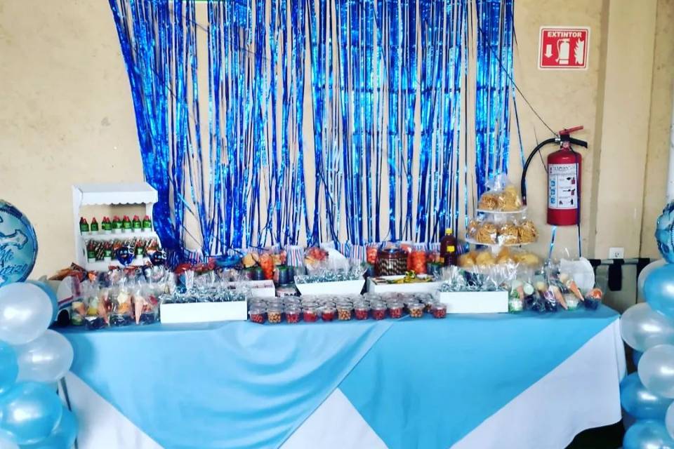 Mesa de dulces en azul