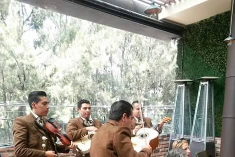 Mariachi Noche de Julio