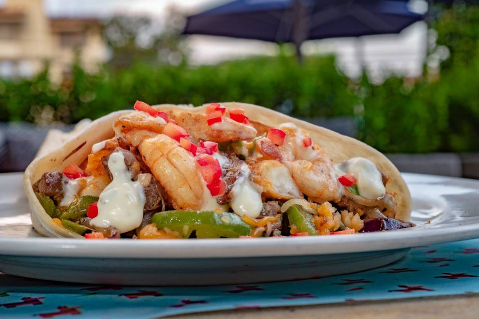 Burrito mar y tierra