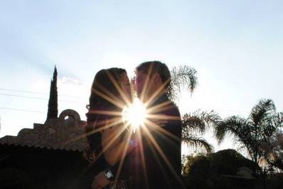 Los novios posando