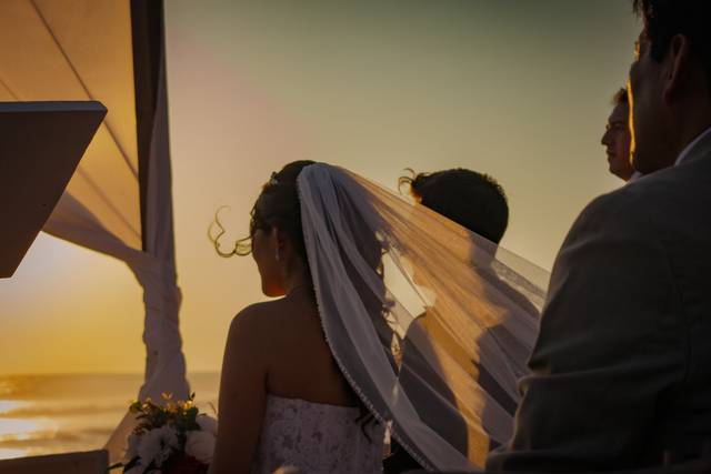 Novios a punto de dar sus voto