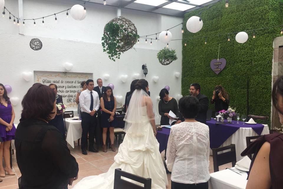 Boda civil morado