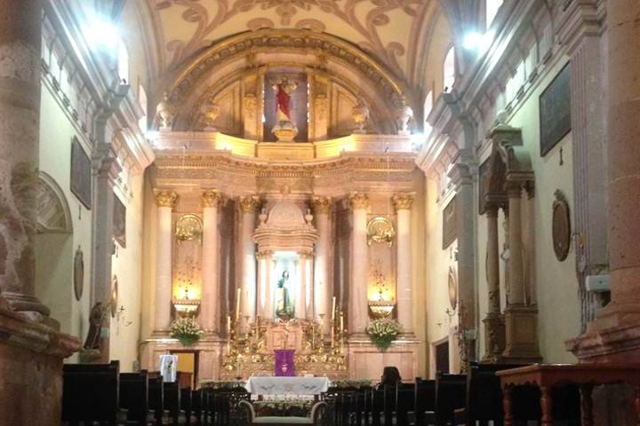 Entrega de Ramo a la Virgen