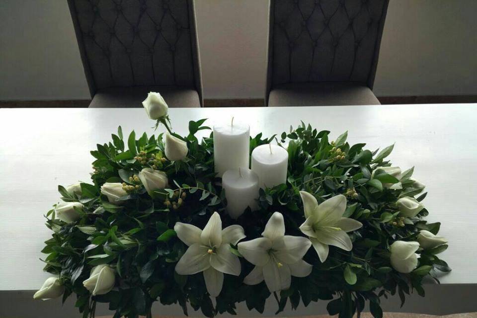 Rosas blancas y velas