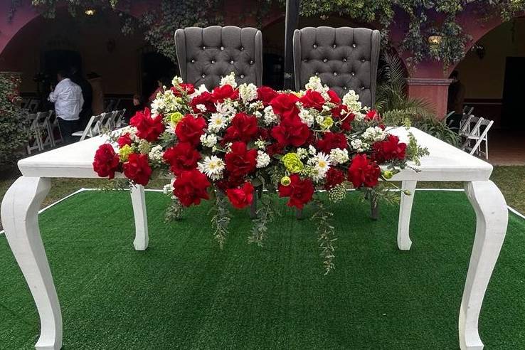 Mesa y sillón de novios