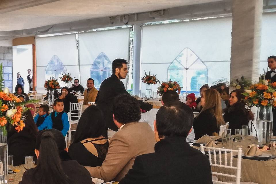 Magia por mesas en Boda.