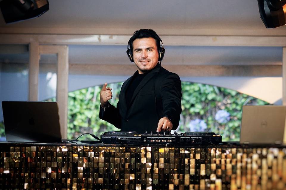 DJ Carlos Ferreyra