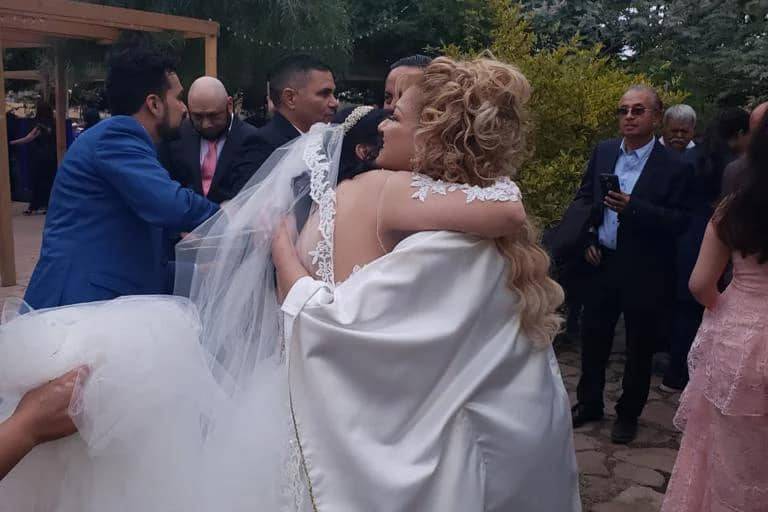 Un abrazo a la novia