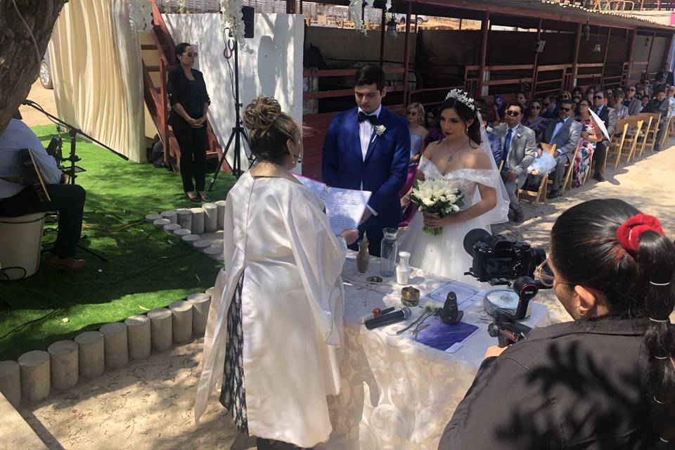 Recibiendo a los novios