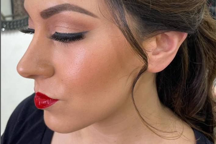 Maquillaje con labios rojos