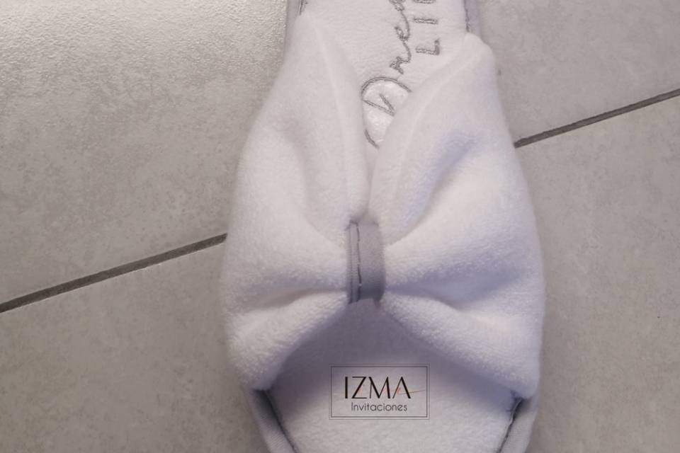 Pantuflas de moño con bordado